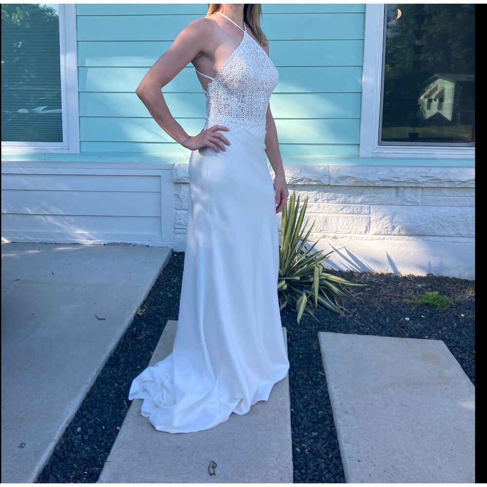 Allure Romance Elegant Wedding Dress Creame White Ivory Size 8